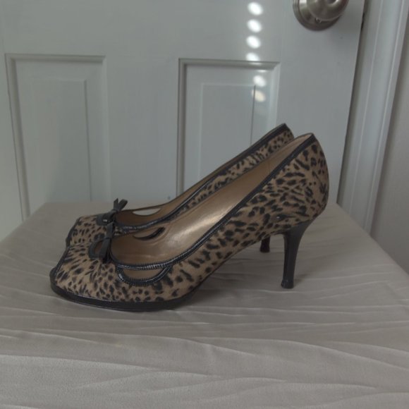 New Stuart Weitzman Leopard Print Peep Toe Pumps sz 8 - Picture 3 of 15